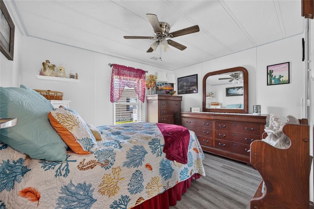 Active With Contract: $169,900 (2 beds, 2 baths, 936 Square Feet)