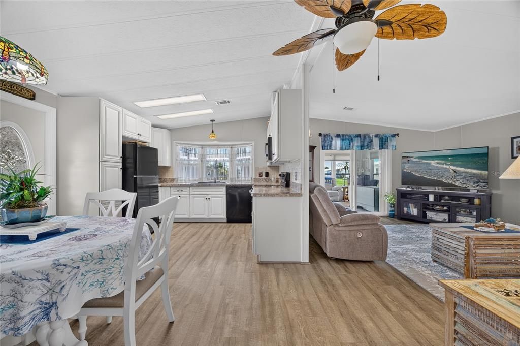 Active With Contract: $169,900 (2 beds, 2 baths, 936 Square Feet)