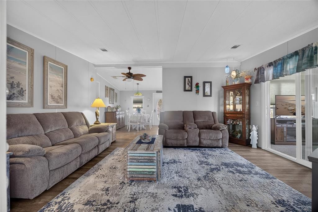 Active With Contract: $169,900 (2 beds, 2 baths, 936 Square Feet)