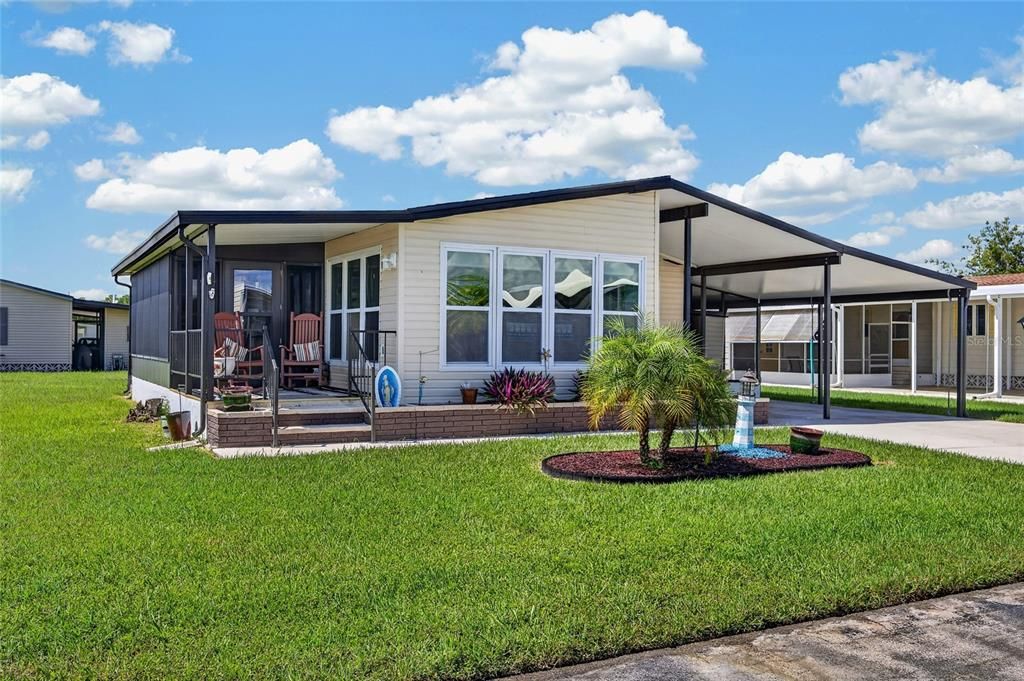 Active With Contract: $169,900 (2 beds, 2 baths, 936 Square Feet)