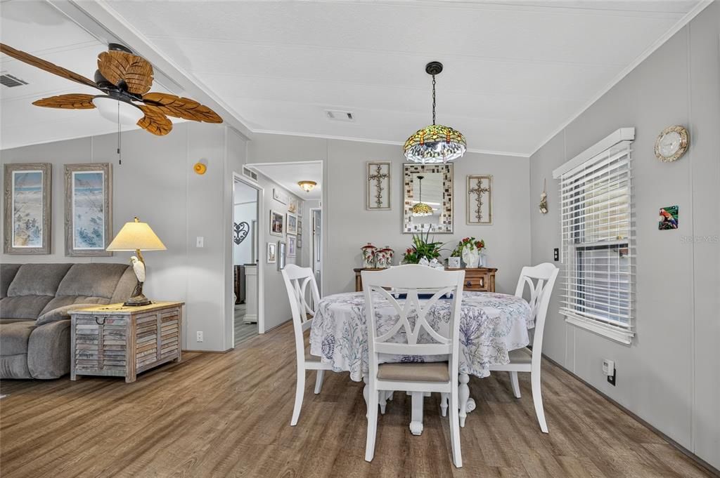 Active With Contract: $169,900 (2 beds, 2 baths, 936 Square Feet)