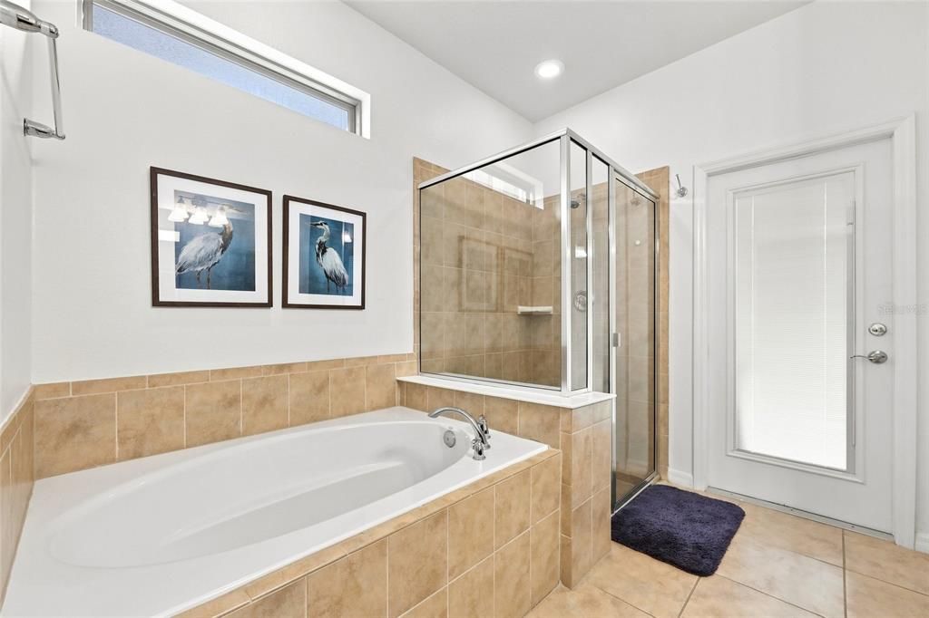 На продажу: $655,000 (8 спален, 6 ванн, 4041 Квадратных фут)
