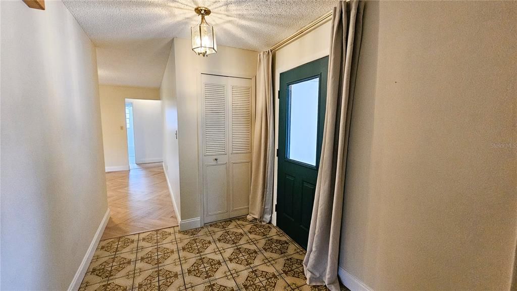 На продажу: $419,500 (4 спален, 2 ванн, 1934 Квадратных фут)