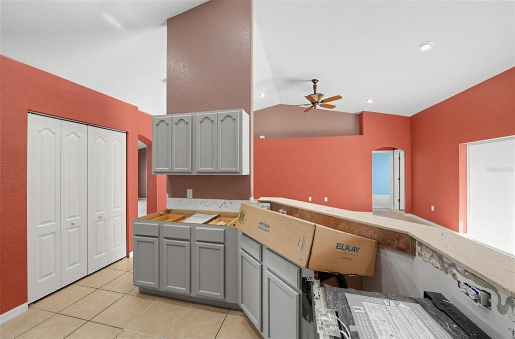 En Venta: $425,000 (4 camas, 3 baños, 2269 Pies cuadrados)