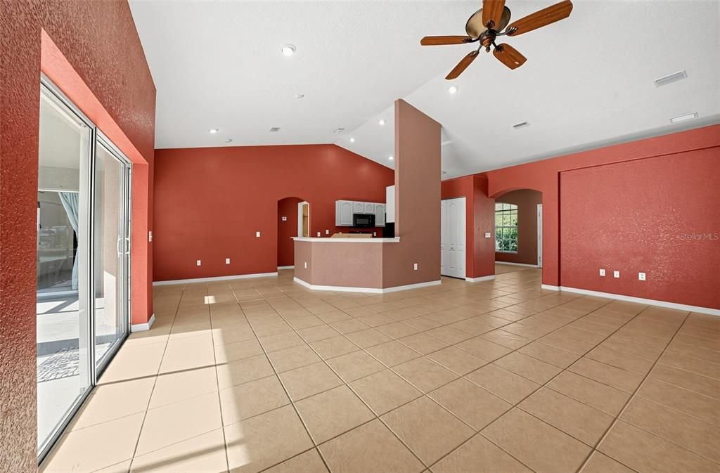 En Venta: $425,000 (4 camas, 3 baños, 2269 Pies cuadrados)