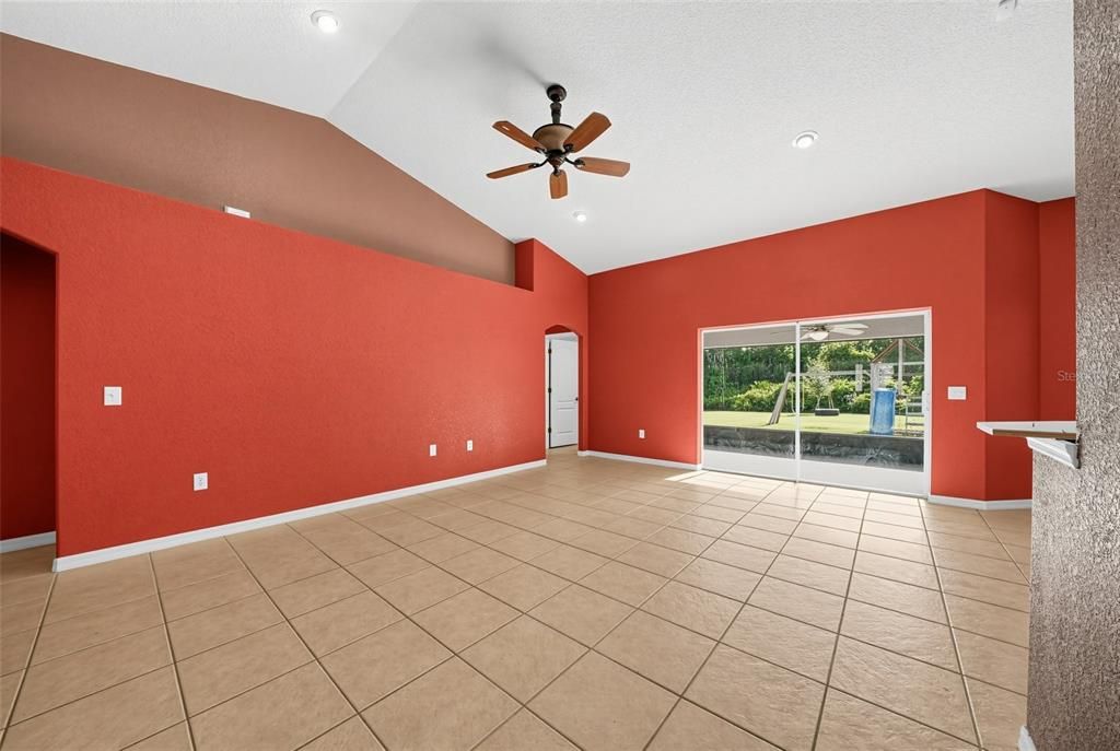 En Venta: $425,000 (4 camas, 3 baños, 2269 Pies cuadrados)