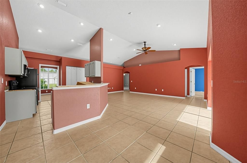 En Venta: $425,000 (4 camas, 3 baños, 2269 Pies cuadrados)