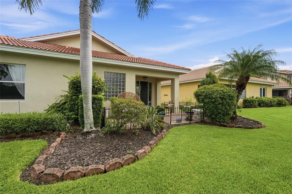 For Sale: $365,000 (3 beds, 2 baths, 2290 Square Feet)