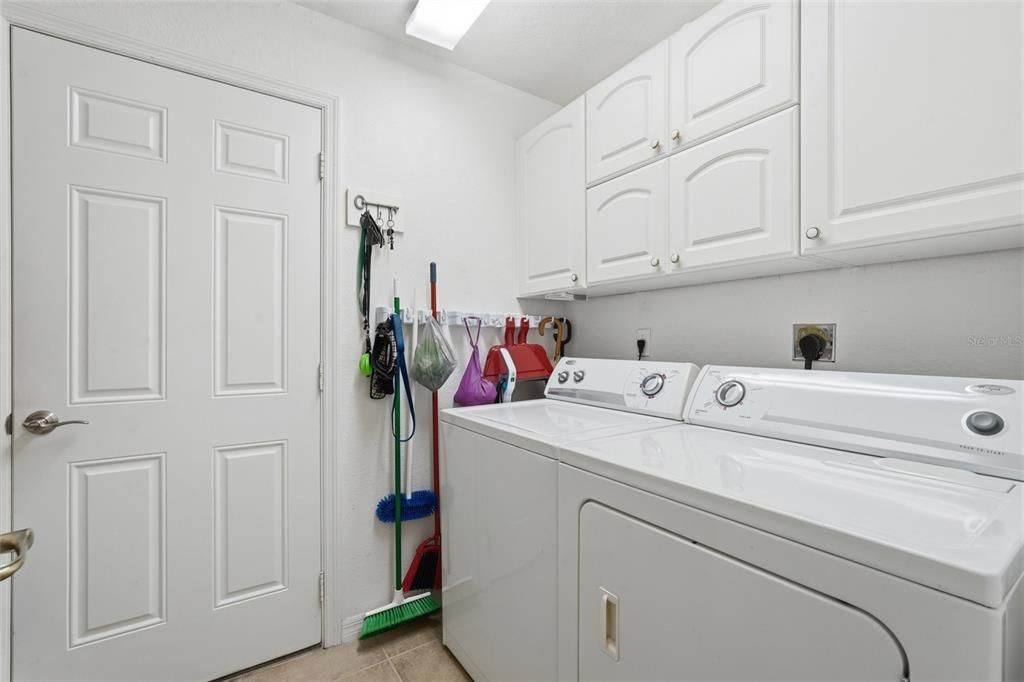 For Sale: $365,000 (3 beds, 2 baths, 2290 Square Feet)