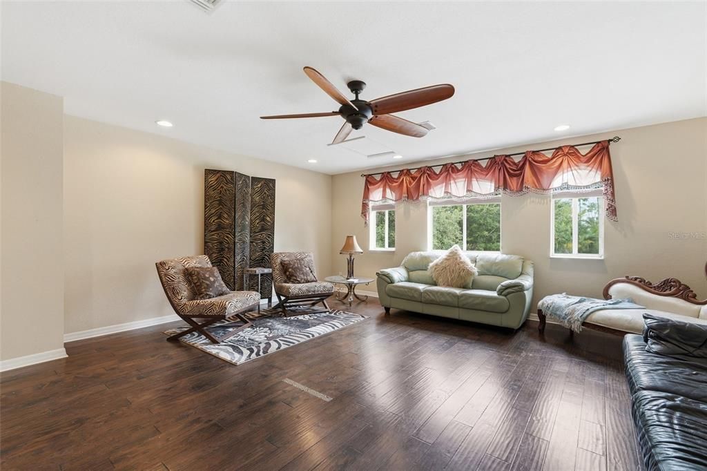 For Sale: $365,000 (3 beds, 2 baths, 2290 Square Feet)
