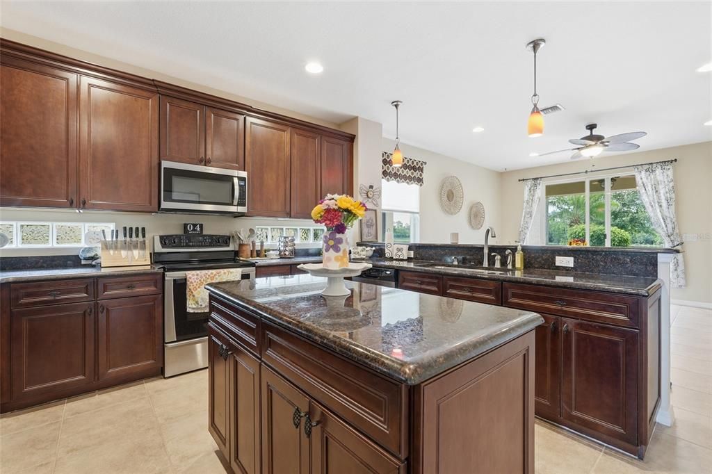 For Sale: $365,000 (3 beds, 2 baths, 2290 Square Feet)