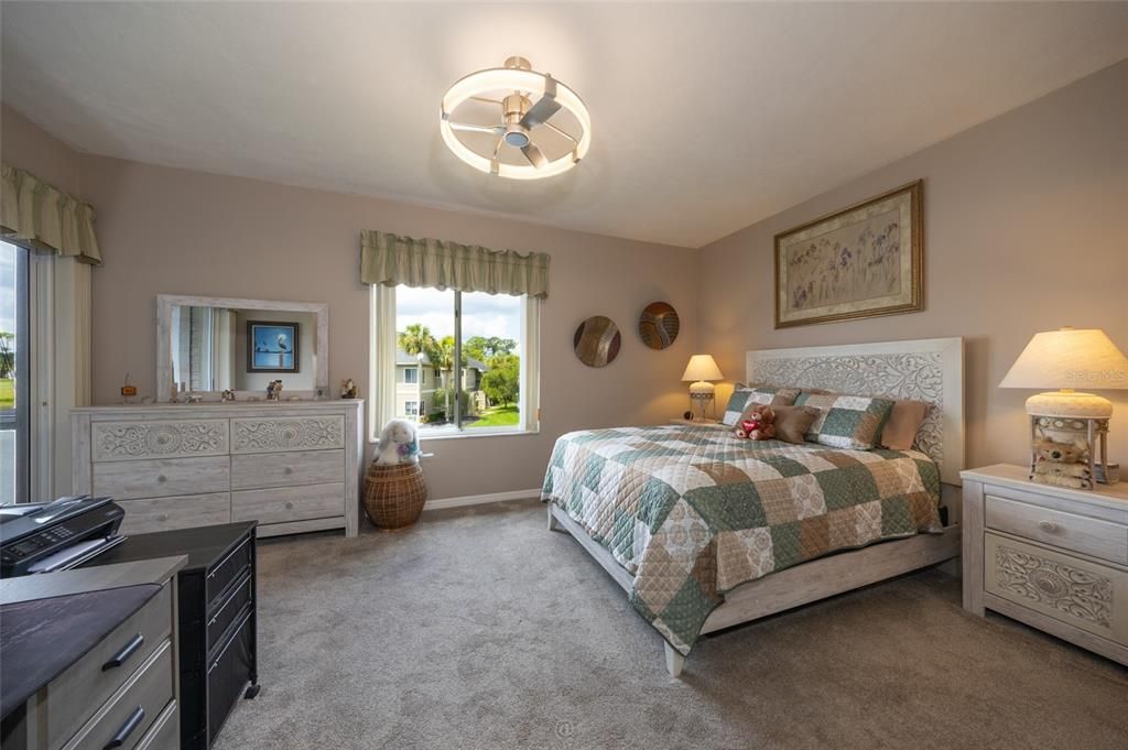For Sale: $289,522 (2 beds, 2 baths, 1300 Square Feet)