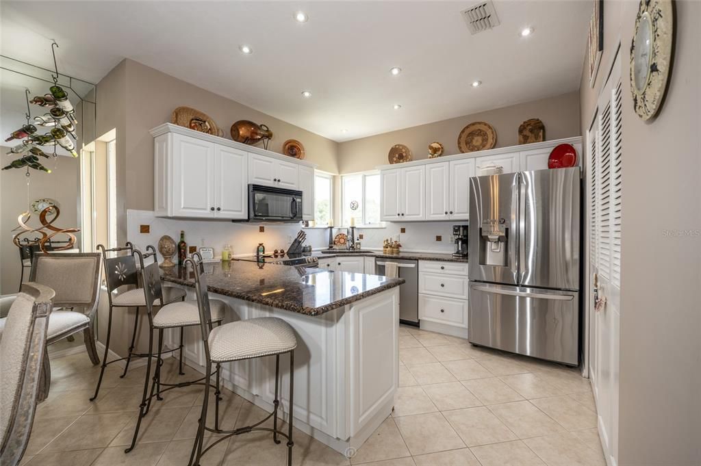 For Sale: $289,522 (2 beds, 2 baths, 1300 Square Feet)