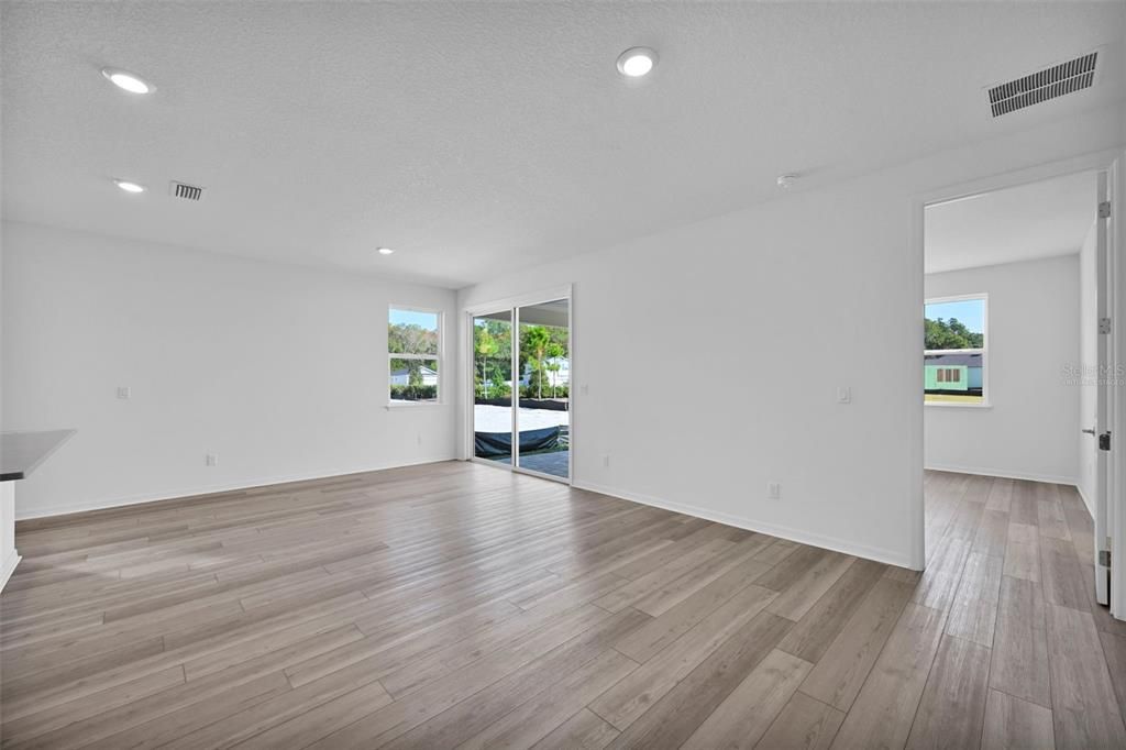 For Sale: $339,000 (4 beds, 2 baths, 1510 Square Feet)