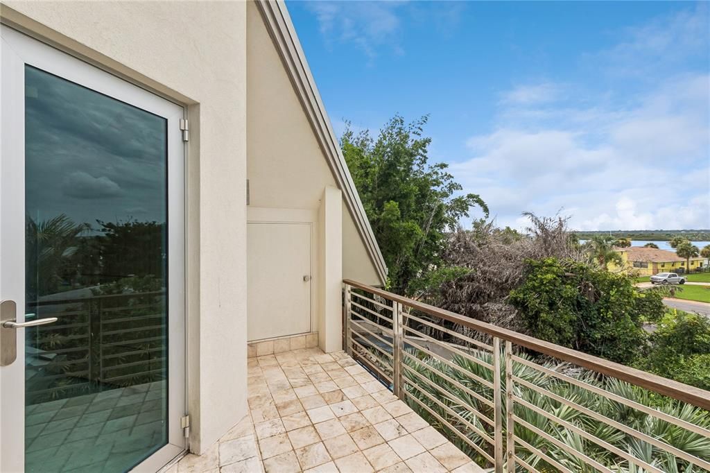 For Sale: $2,495,999 (3 beds, 3 baths, 3002 Square Feet)