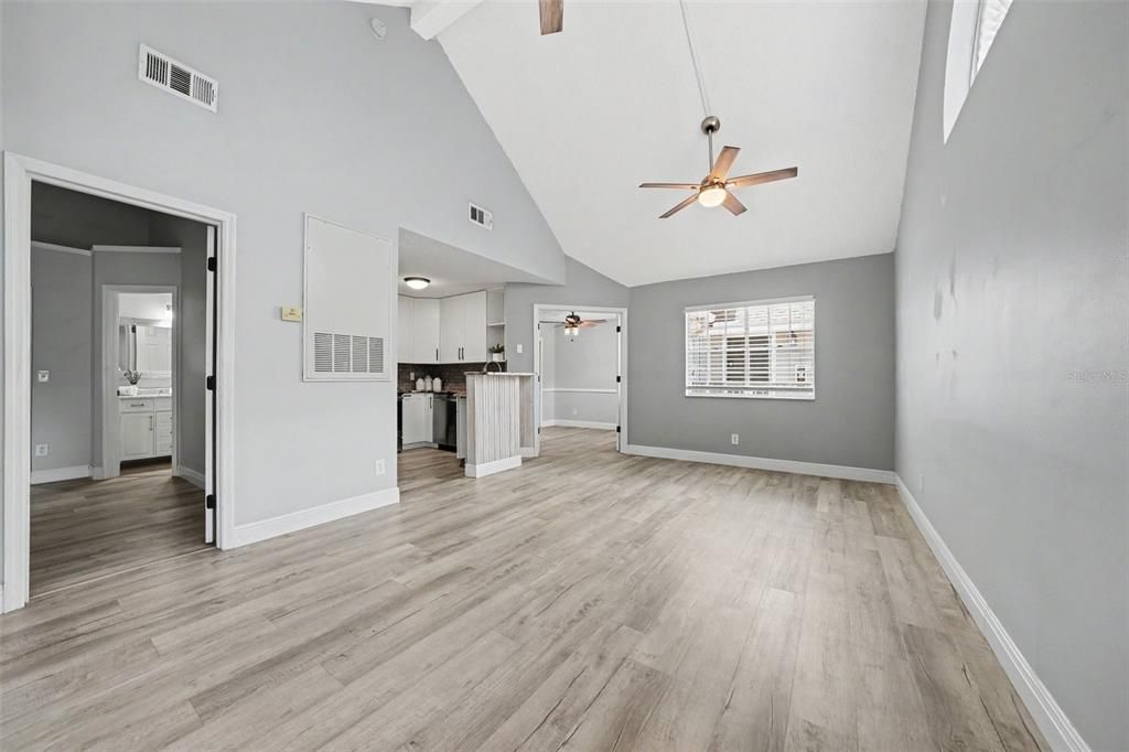 For Sale: $157,500 (2 beds, 2 baths, 796 Square Feet)