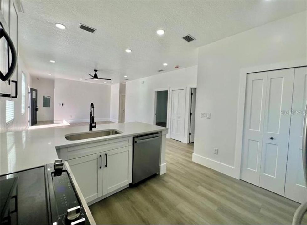 For Sale: $384,900 (4 beds, 2 baths, 1524 Square Feet)