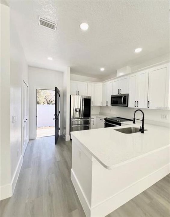 For Sale: $384,900 (4 beds, 2 baths, 1524 Square Feet)