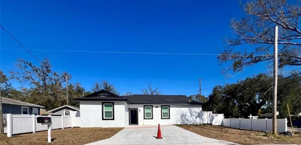 For Sale: $384,900 (4 beds, 2 baths, 1524 Square Feet)