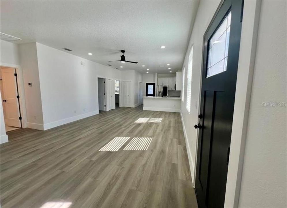 For Sale: $384,900 (4 beds, 2 baths, 1524 Square Feet)