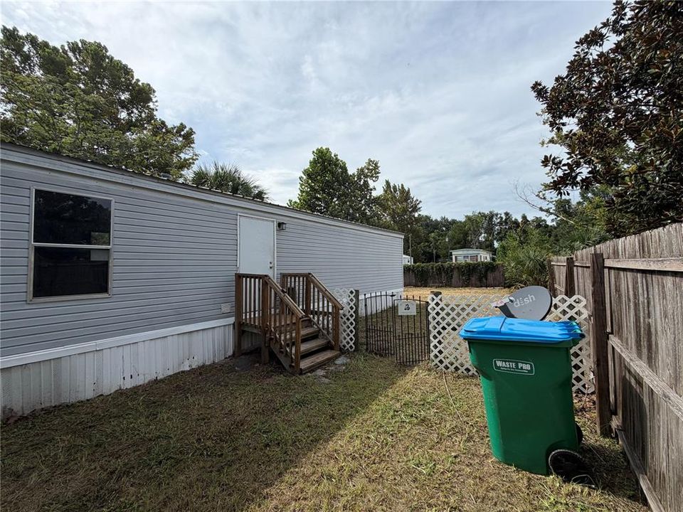 For Sale: $102,000 (3 beds, 2 baths, 1140 Square Feet)