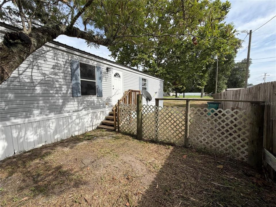 For Sale: $102,000 (3 beds, 2 baths, 1140 Square Feet)