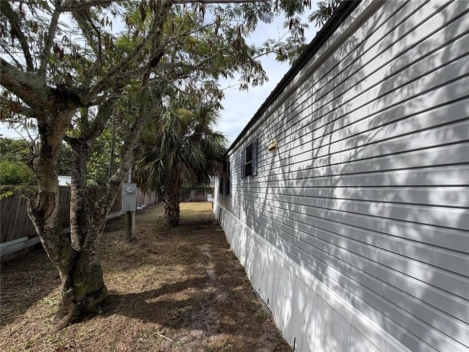 For Sale: $102,000 (3 beds, 2 baths, 1140 Square Feet)