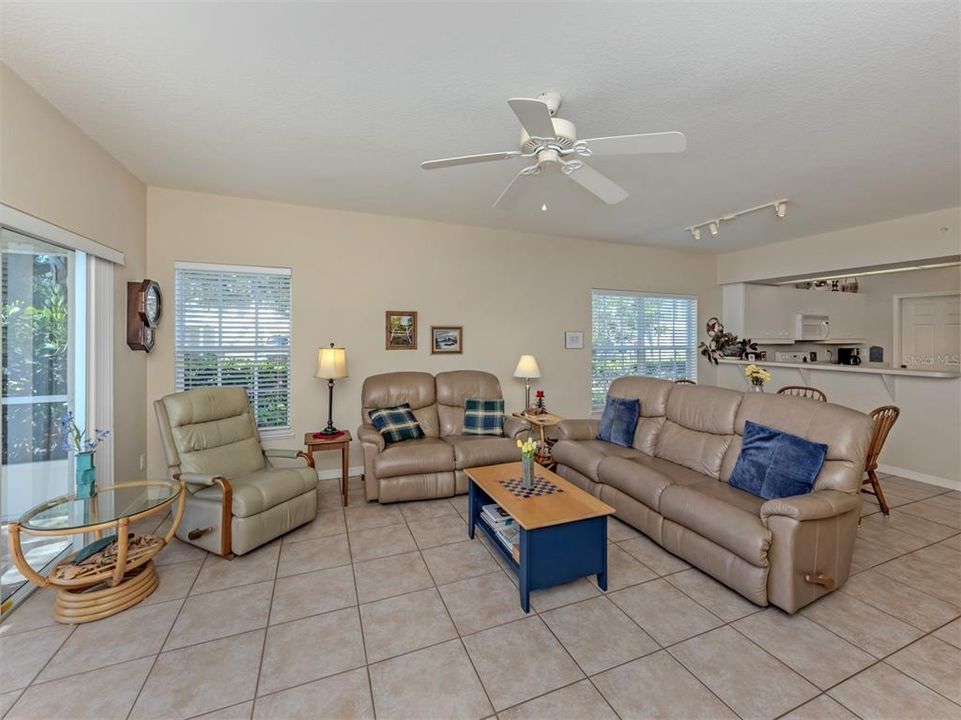 For Sale: $290,000 (2 beds, 2 baths, 1510 Square Feet)