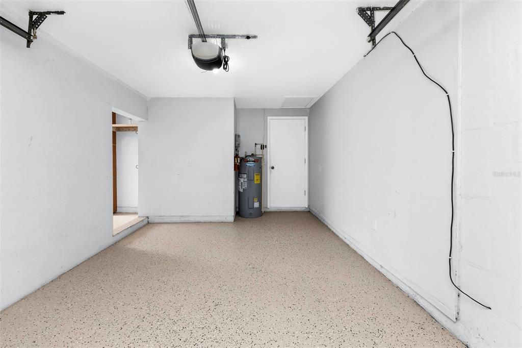 For Sale: $395,000 (3 beds, 2 baths, 1601 Square Feet)