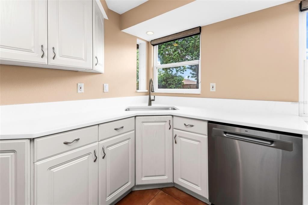 For Sale: $395,000 (3 beds, 2 baths, 1601 Square Feet)