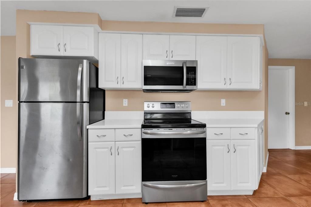 For Sale: $395,000 (3 beds, 2 baths, 1601 Square Feet)