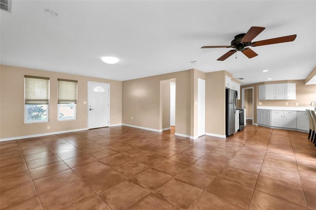For Sale: $395,000 (3 beds, 2 baths, 1601 Square Feet)