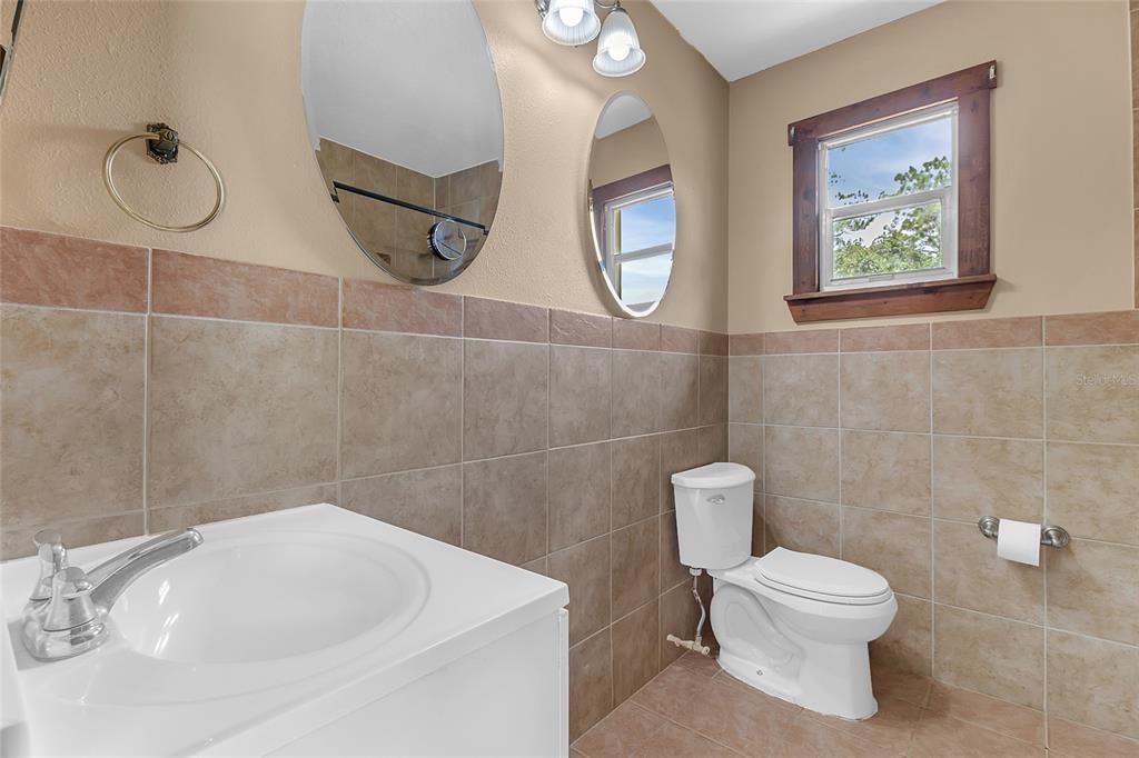 For Sale: $650,000 (2 beds, 2 baths, 1134 Square Feet)