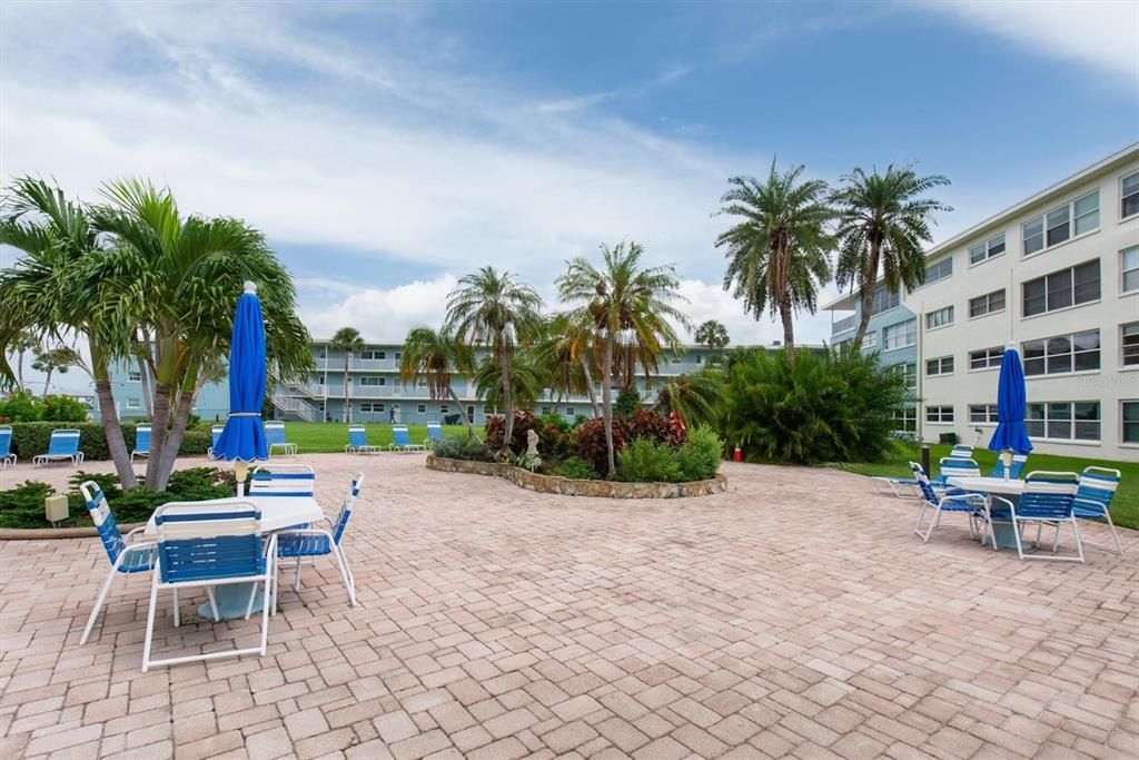 For Sale: $315,000 (2 beds, 2 baths, 1335 Square Feet)