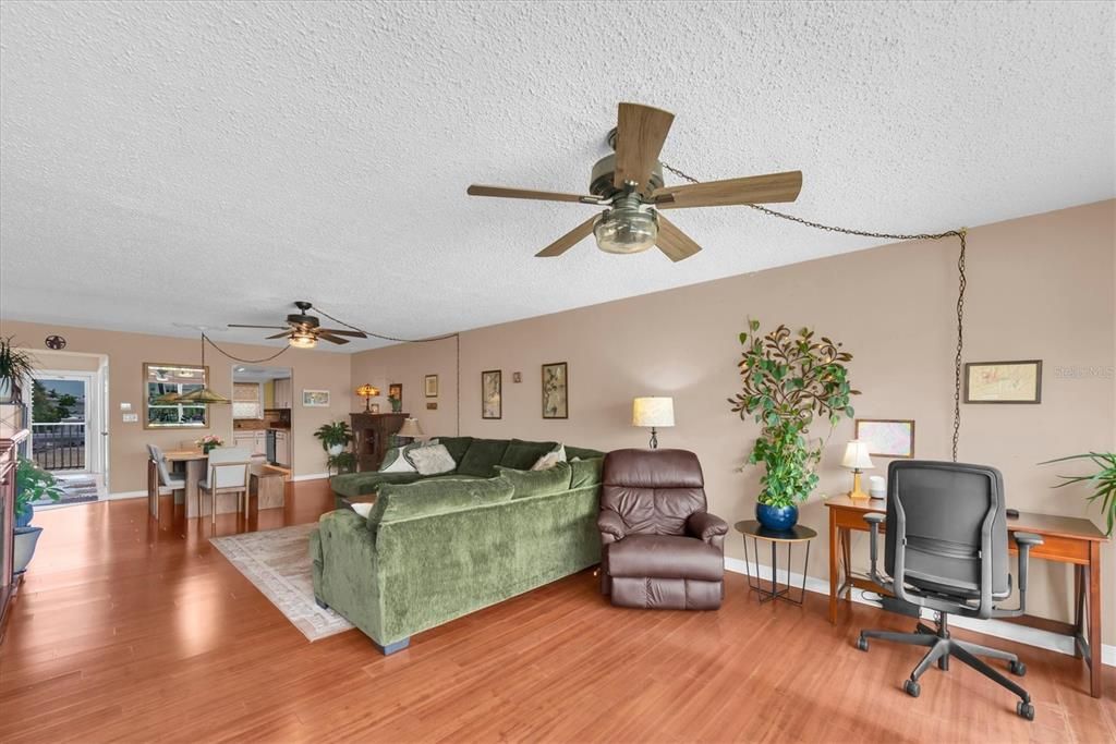 For Sale: $315,000 (2 beds, 2 baths, 1335 Square Feet)