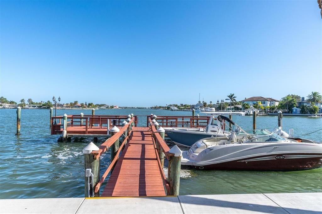 For Sale: $315,000 (2 beds, 2 baths, 1335 Square Feet)