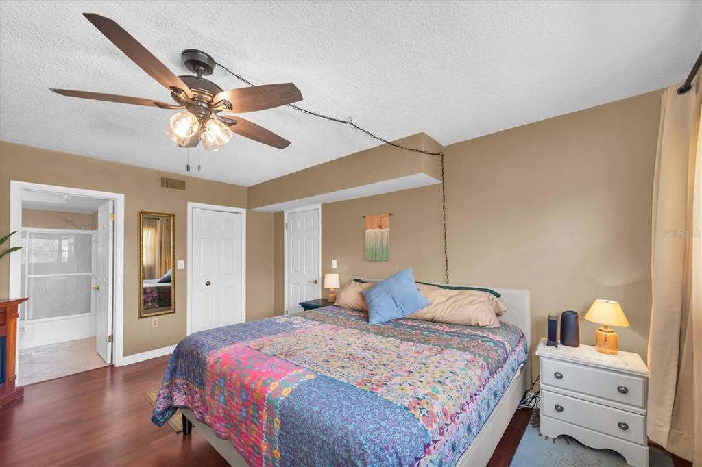 For Sale: $315,000 (2 beds, 2 baths, 1335 Square Feet)