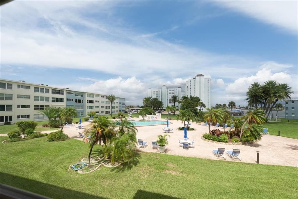 For Sale: $315,000 (2 beds, 2 baths, 1335 Square Feet)