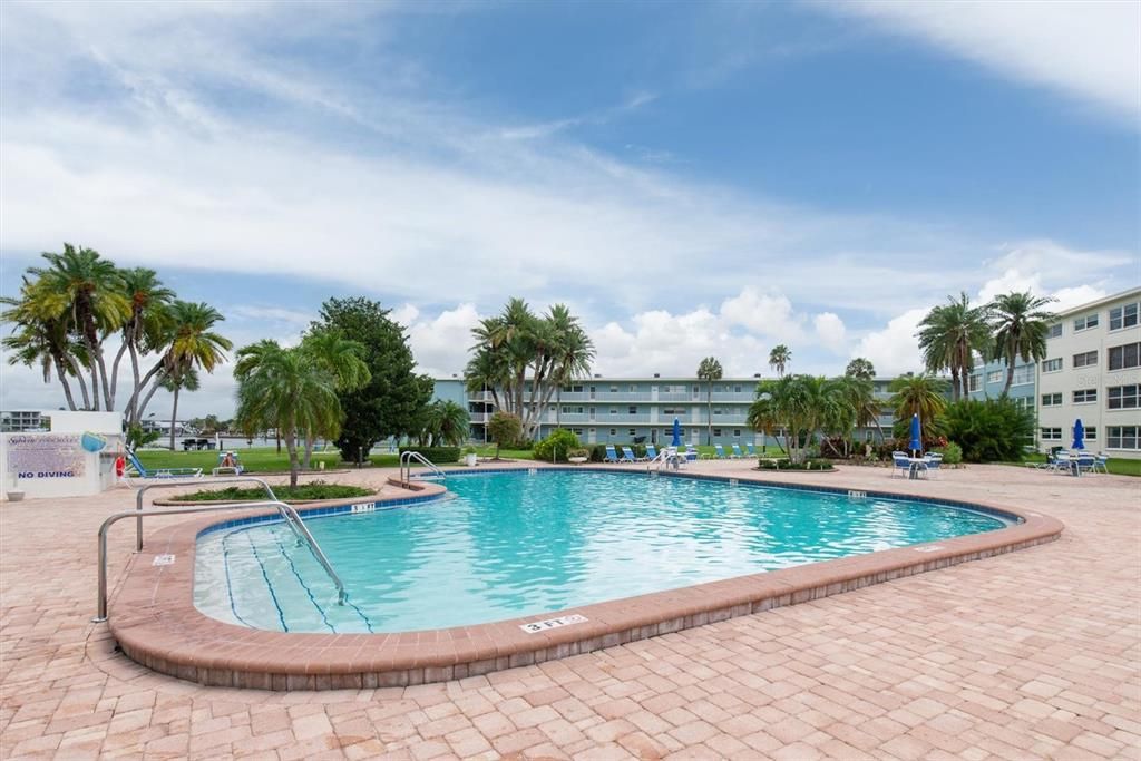 For Sale: $315,000 (2 beds, 2 baths, 1335 Square Feet)