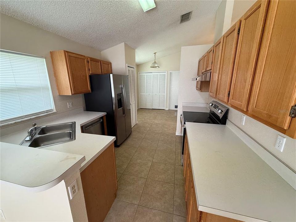 For Rent: $2,300 (3 beds, 2 baths, 1597 Square Feet)