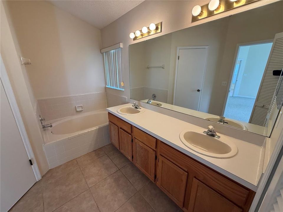 For Rent: $2,300 (3 beds, 2 baths, 1597 Square Feet)