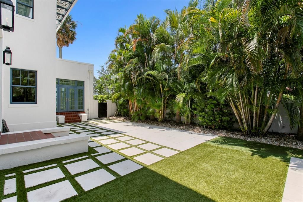 For Sale: $5,950,000 (4 beds, 4 baths, 5665 Square Feet)