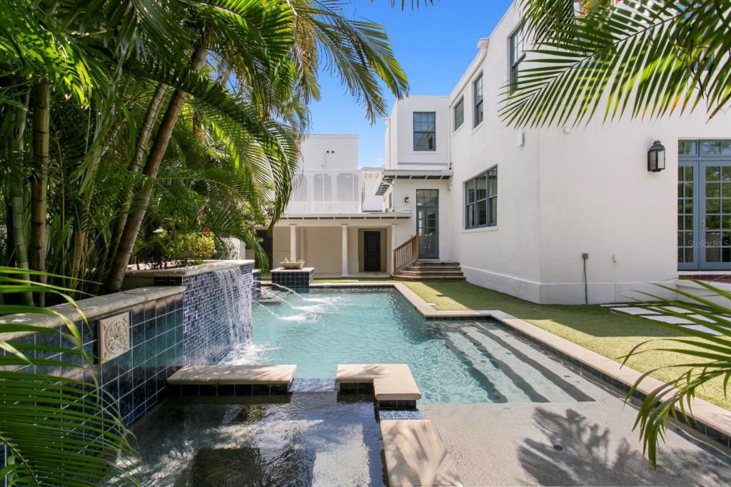 For Sale: $5,950,000 (4 beds, 4 baths, 5665 Square Feet)