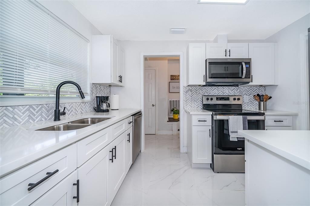 For Rent: $2,400 (3 beds, 2 baths, 1232 Square Feet)