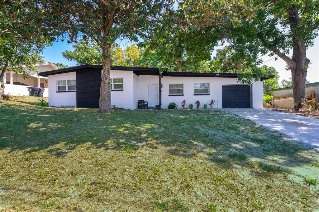 For Rent: $2,400 (3 beds, 2 baths, 1232 Square Feet)