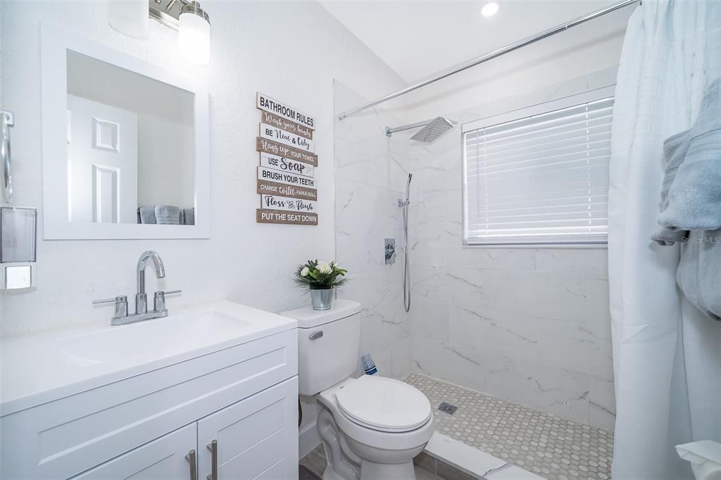 For Rent: $2,400 (3 beds, 2 baths, 1232 Square Feet)