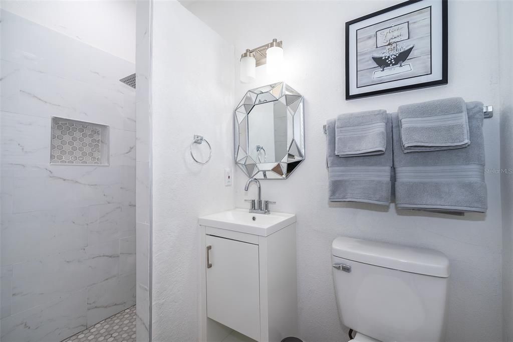 For Rent: $2,400 (3 beds, 2 baths, 1232 Square Feet)