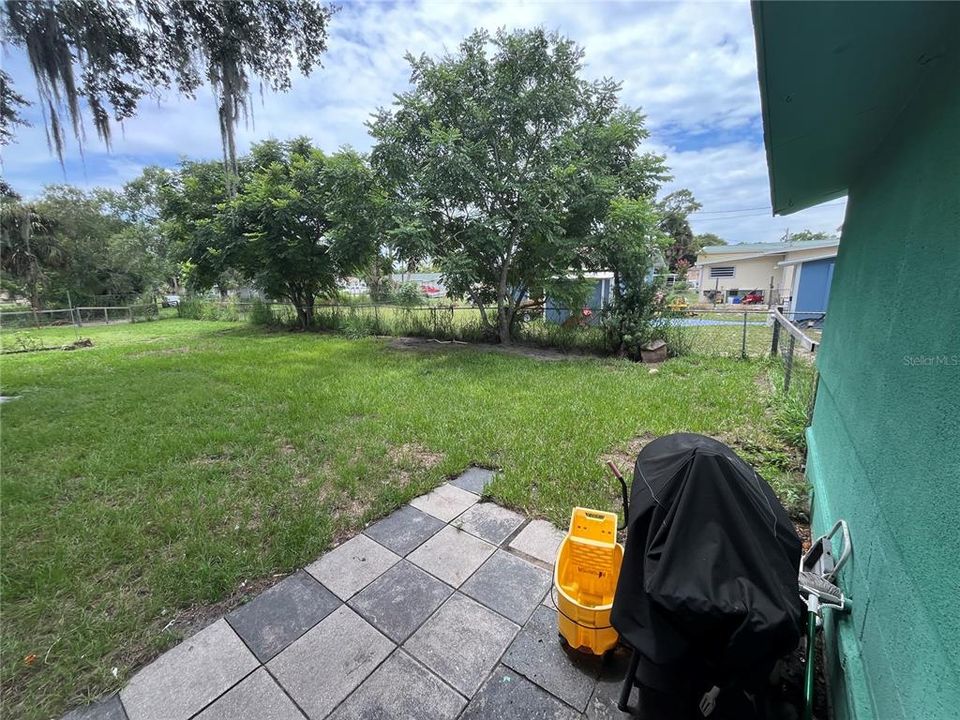 For Sale: $129,900 (2 beds, 1 baths, 1040 Square Feet)