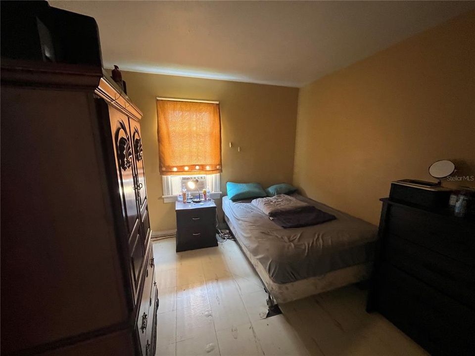 For Sale: $129,900 (2 beds, 1 baths, 1040 Square Feet)