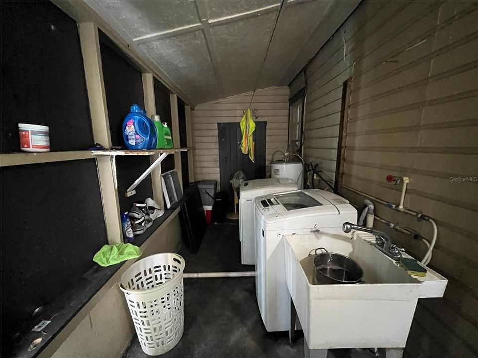 For Sale: $129,900 (2 beds, 1 baths, 1040 Square Feet)